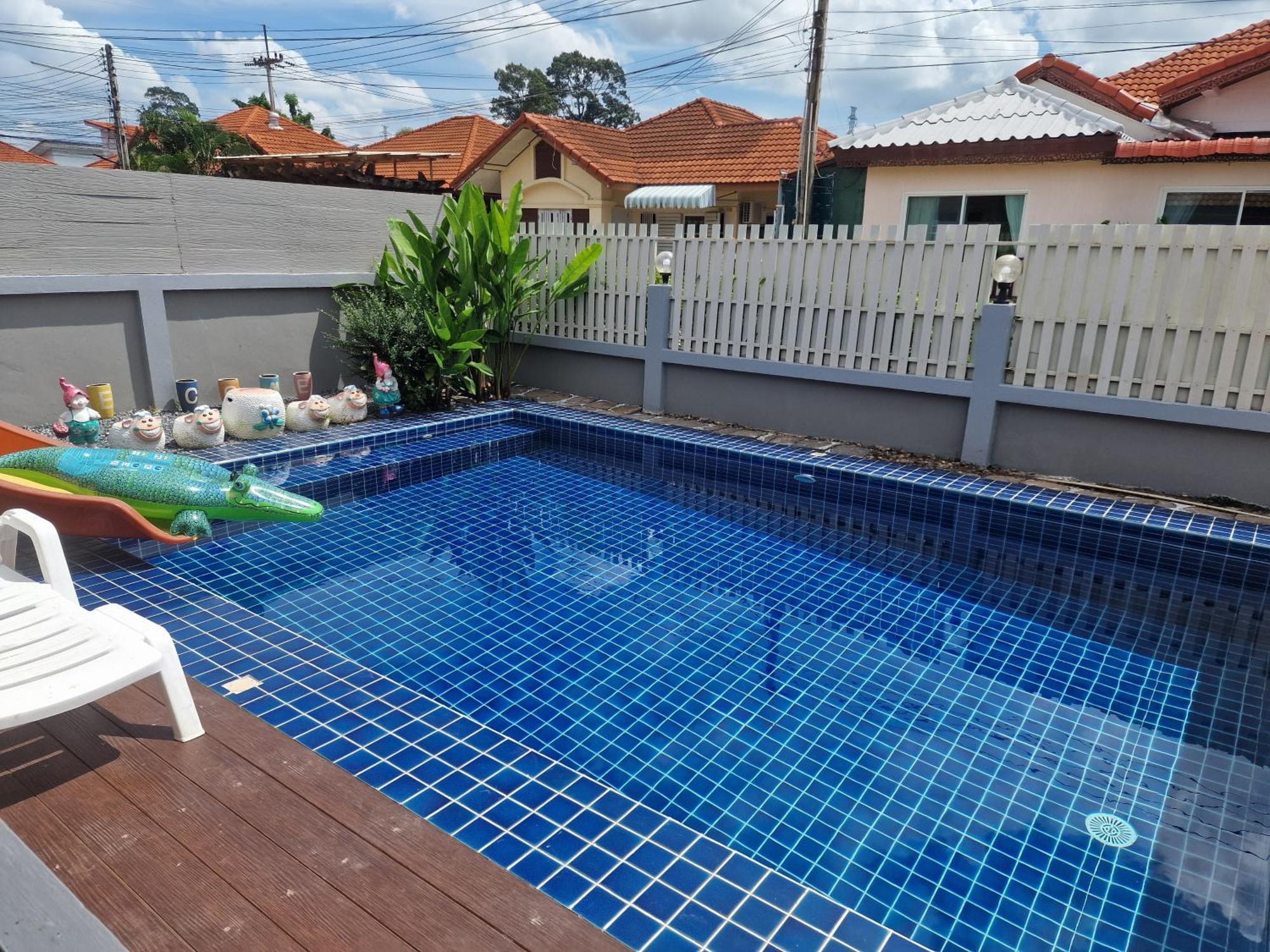 Bluepool Pattaya Villa *